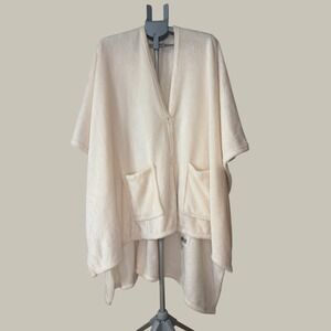 Style Selections Plush Angel Wrap Cream Wearable Blanket Cape LW58-248 Pockets